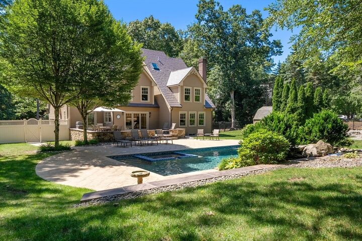 Property Photo:  5 Queen Anne Rd  MA 01748 