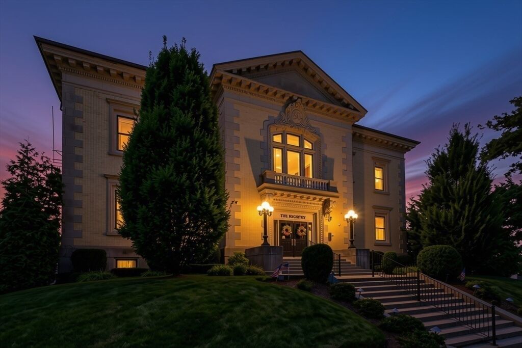 Property Photo:  7 Russell Street 304  MA 02360 
