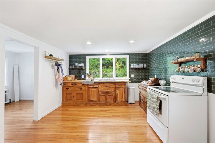 Property Photo:  176 Sherburne Ave  MA 01879 