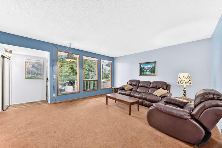 Property Photo:  4008 46 Street SW  AB T3E 6P3 