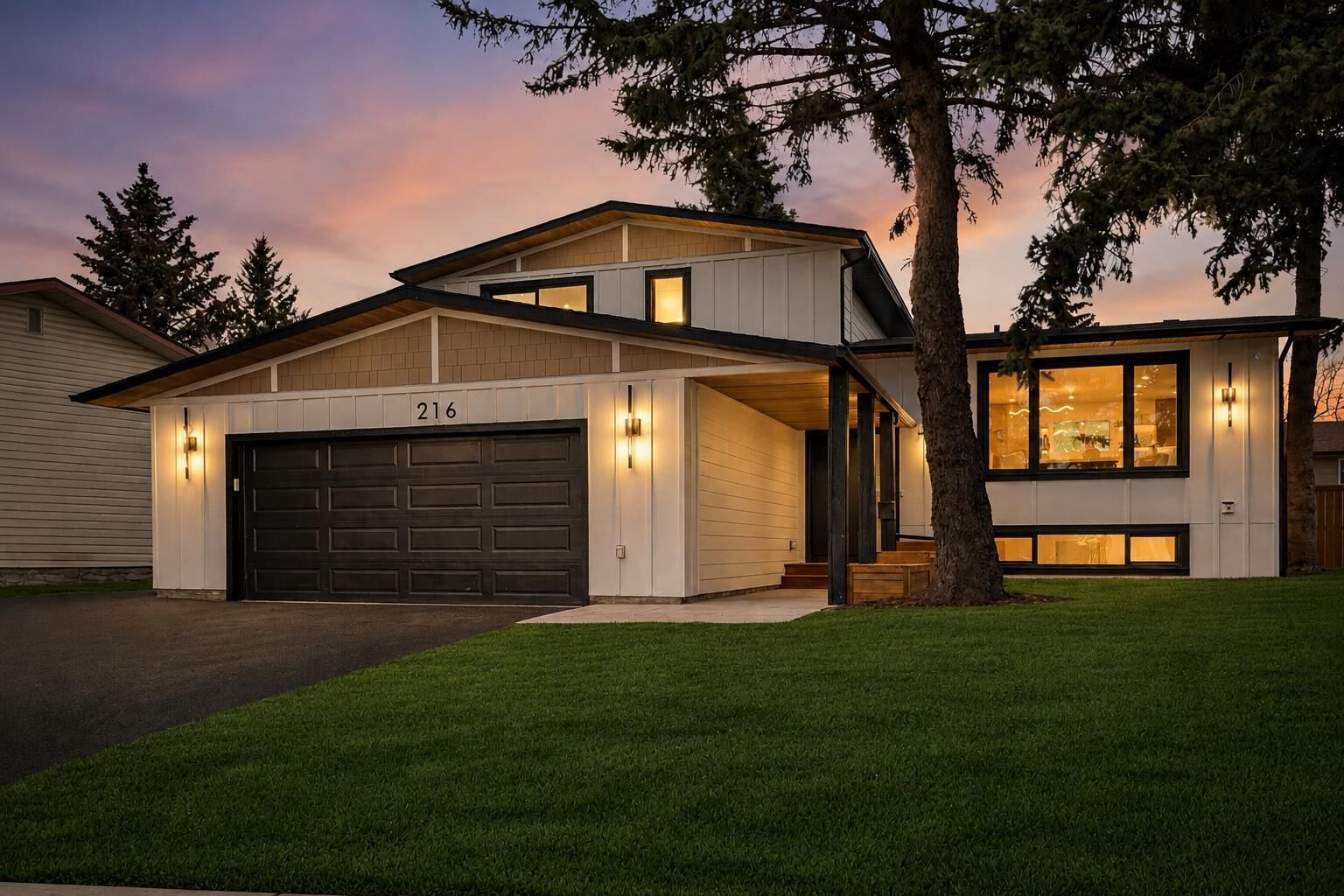 Property Photo: 216 Oakridge Place SW AB T2V 1V2