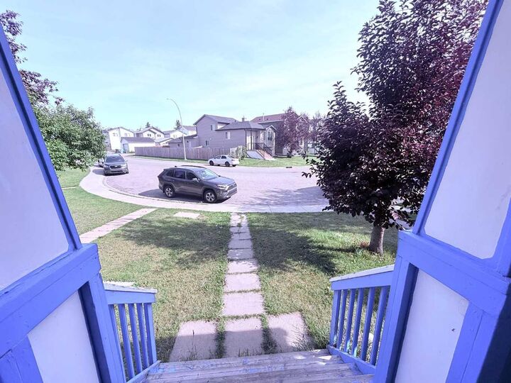 Property Photo:  111 Martin Crossing Grove NE  AB T3J 3M5 