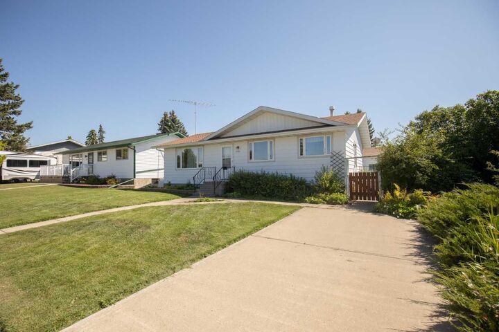 Property Photo:  3706 51 Avenue  AB T4G 1H6 