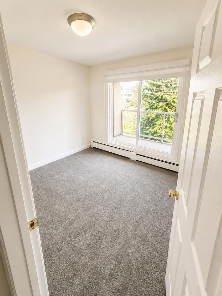 Property Photo: 210 25 Avenue SW 10 AB T2S 0L1