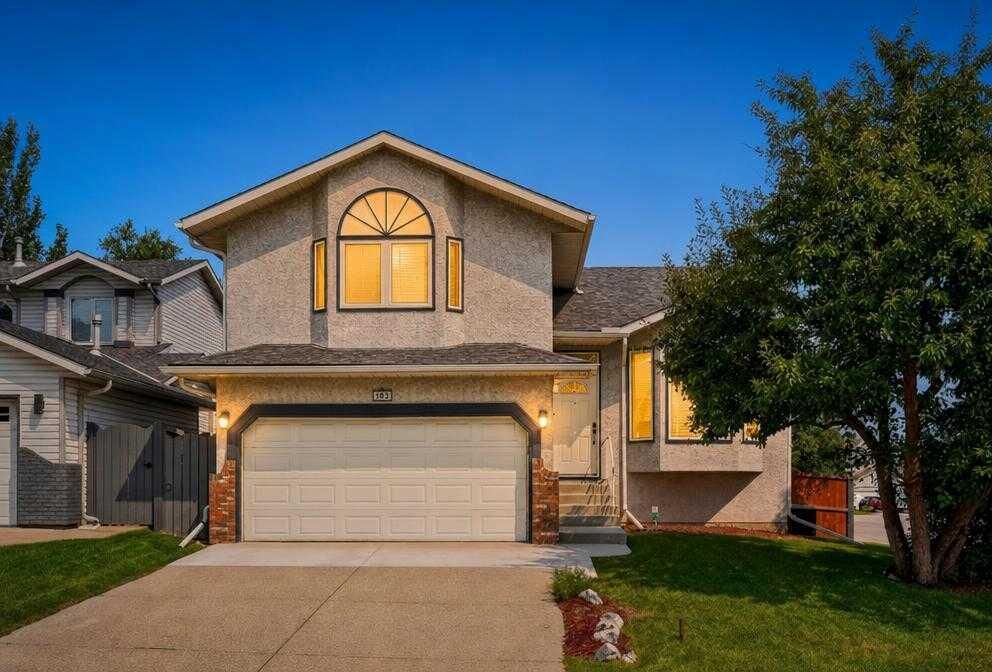 Property Photo:  105 Riverview Court SE  AB T2C 3V7 