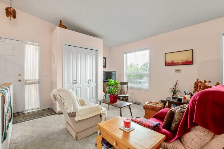 Property Photo:  420 8 Avenue SE  AB T1V 1J3 