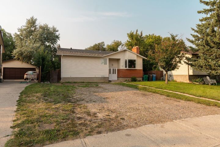 11 Rutgers Crescent W — photo 1