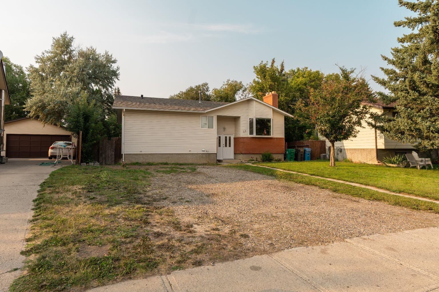 Property Photo:  11 Rutgers Crescent  AB T1K 4S9 