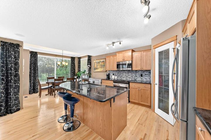 Property Photo: 144 Cougarstone Common SW AB T3H 5P5