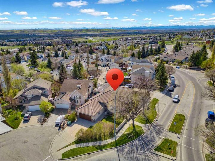 Property Photo: 531 Sierra Morena Court SW AB T3H 3C2