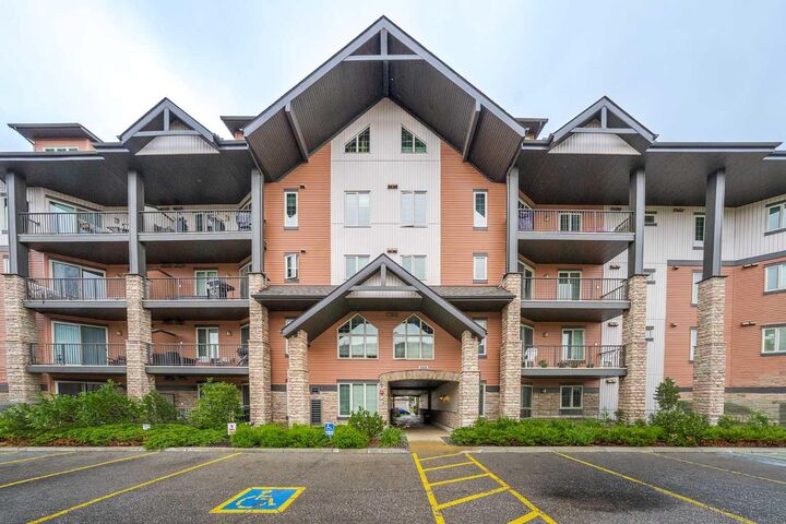 Property Photo:  15 Sunset Square 3104  AB T4C 0E7 