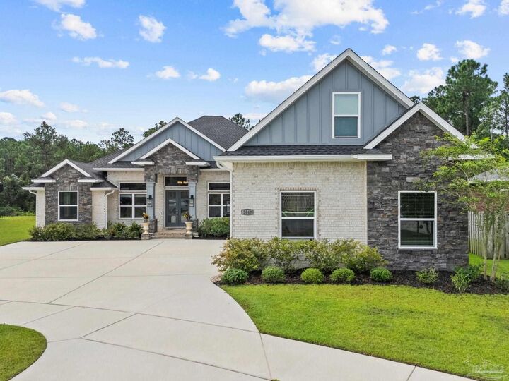 Property Photo: 5840 Huntington Creek Blvd FL 32526