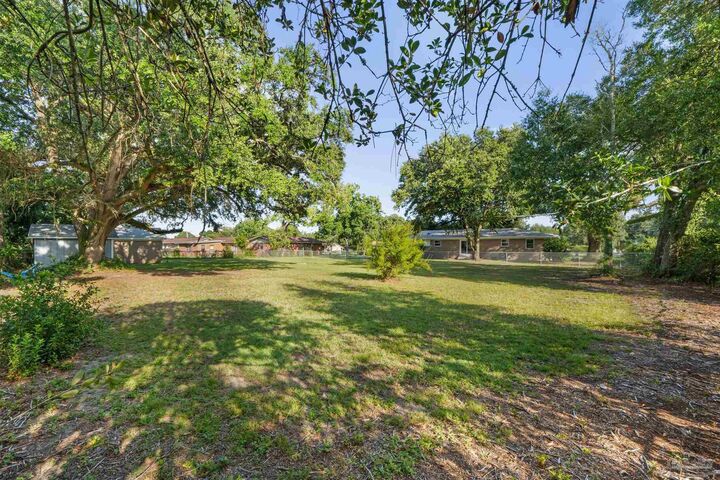Property Photo:  6114 Confederate Dr  FL 32503 
