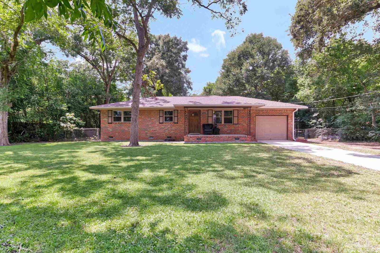 Property Photo: 1007 N 60th Ave FL 32506