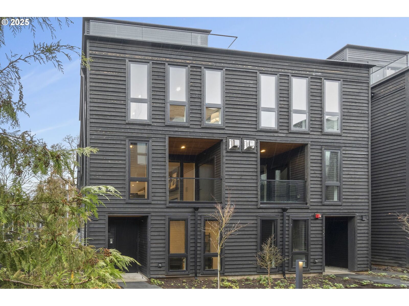 Property Photo:  1853 NW 28th Ave  OR 97210 