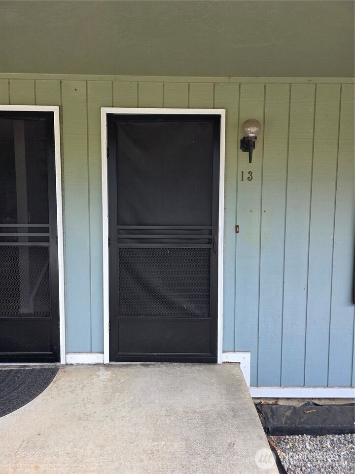Property Photo: 601 Avenue A 13 WA 96167