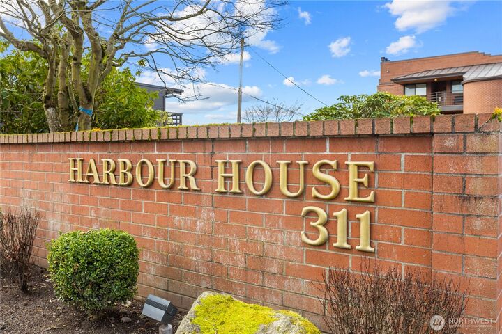 Property Photo: 311 S 2nd Street 101 WA 98033