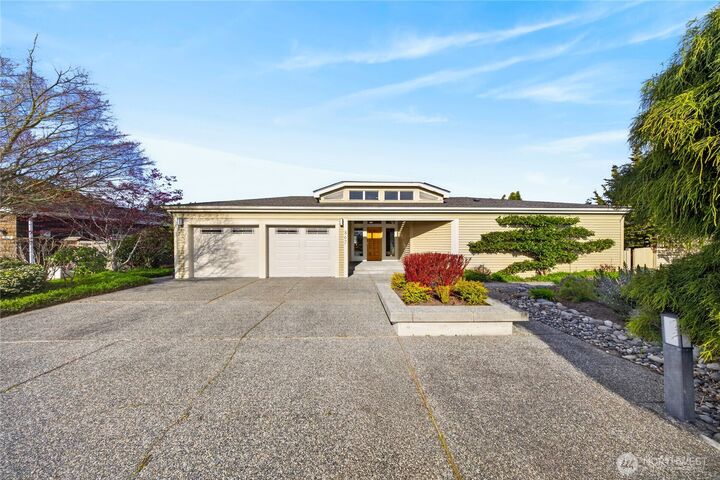 Property Photo: 867 Kalispell Drive WA 98257