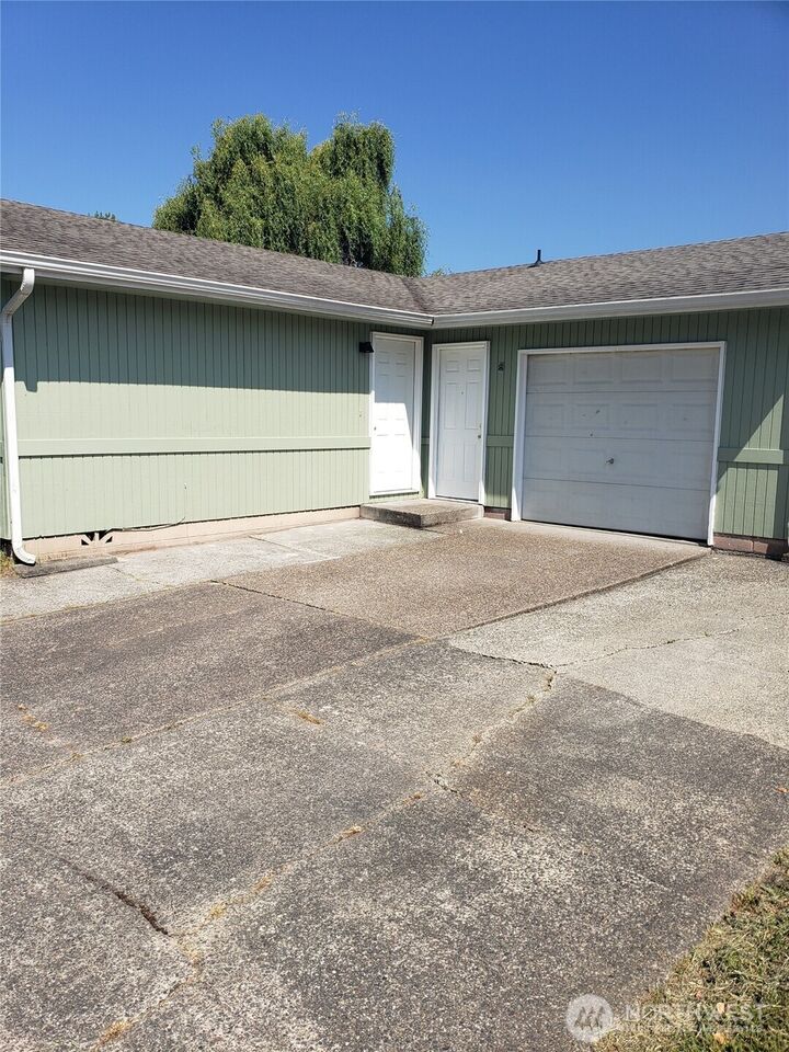 Property Photo: 4720 Merlin Street WA 98632