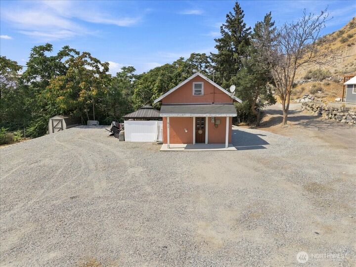 Property Photo: 617 N Bradley Street WA 98816