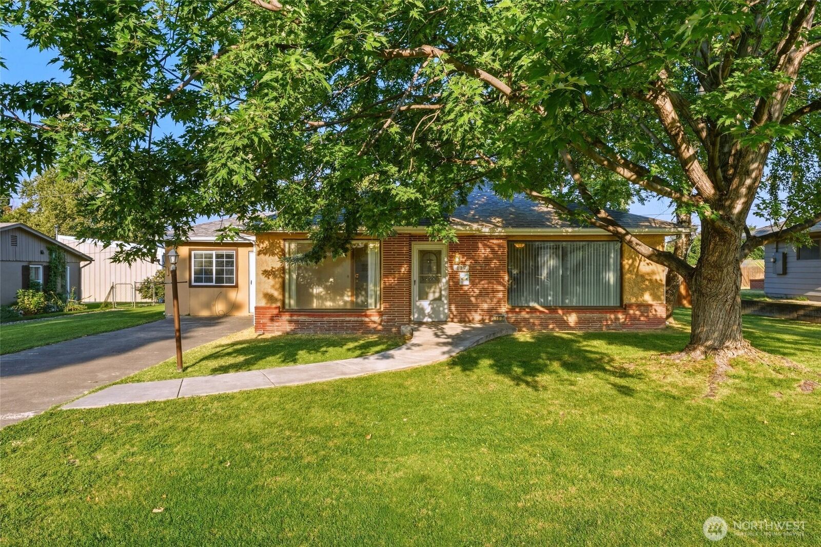 Property Photo: 117 NE Cedar Avenue WA 99324