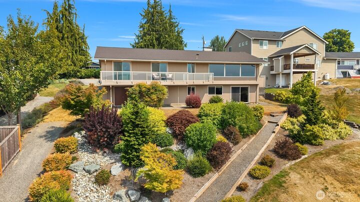 Property Photo: 714 79th Avenue SE WA 98258