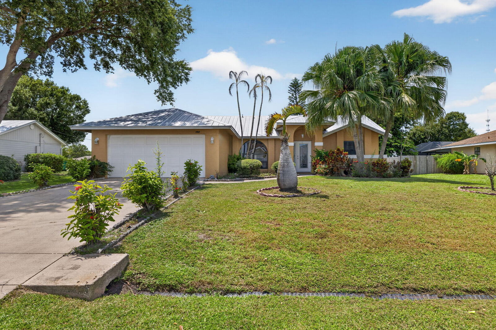 Property Photo: 2252 SE McMaster Street FL 34952