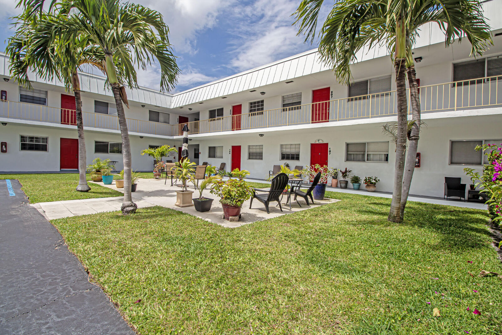 Property Photo: 402 Lake Shore Drive FL 33403
