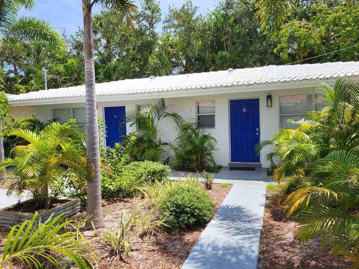 Property Photo:  1028 NE 10th Avenue 1-4  FL 33334 