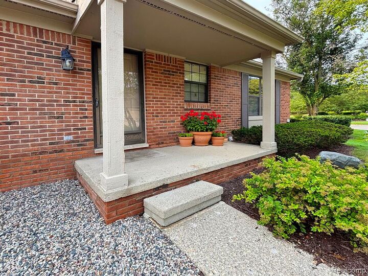 Property Photo:  7274 Westchester Road 8  MI 48322 