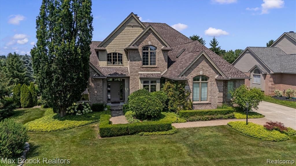 Property Photo:  54878 Grenelefe Circle E  MI 48178 