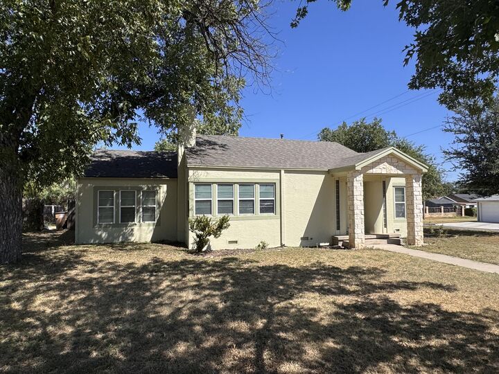 Property Photo:  2102 Live Oak Street  TX 76901 