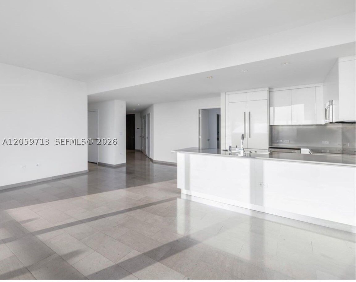 Property Photo: 88 SW 7th St 2902 FL 33130
