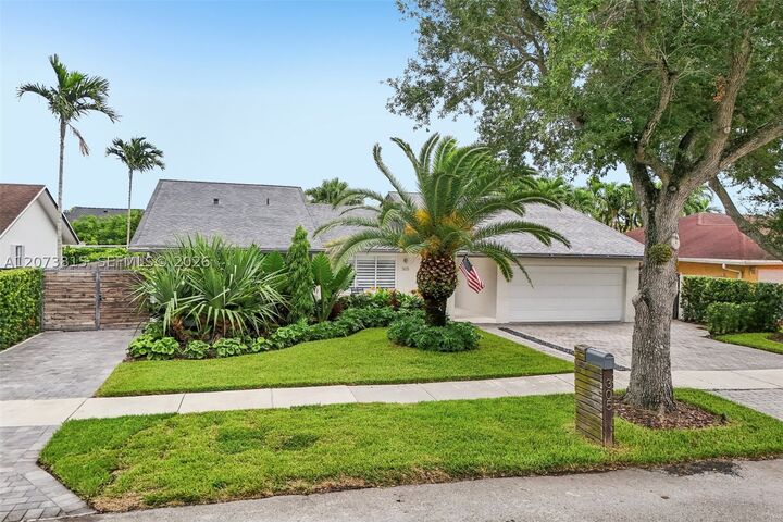 Property Photo:  305 SW 134th Ct  FL 33184 