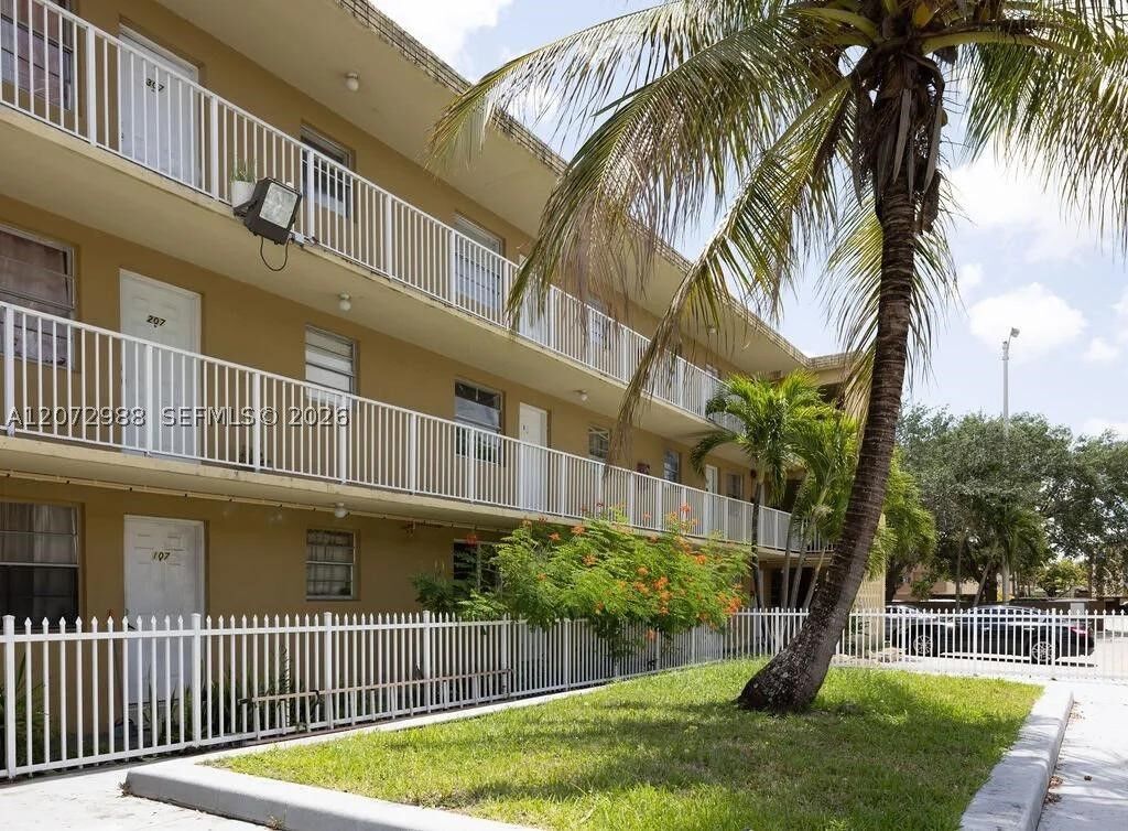 Property Photo: 955 W 74 Street 207 FL 33012