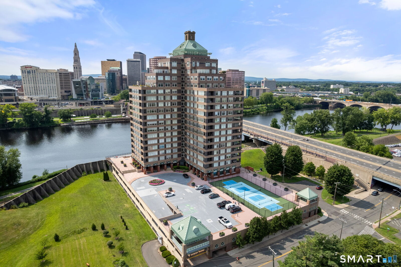 Property Photo:  235 East River Drive 904&Amp5  CT 06108 