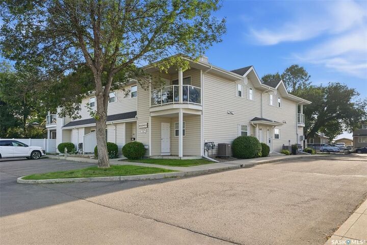 Property Photo:  141 105th Street W 204D  SK S7N 1N3 