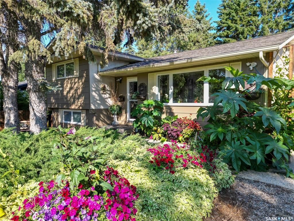 Property Photo:  2384 15th Avenue E  SK S6V 6J1 