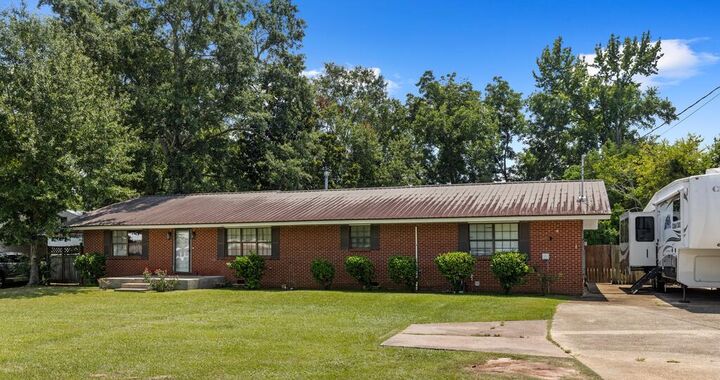 Property Photo:  113 Ozark Road  AL 36310 