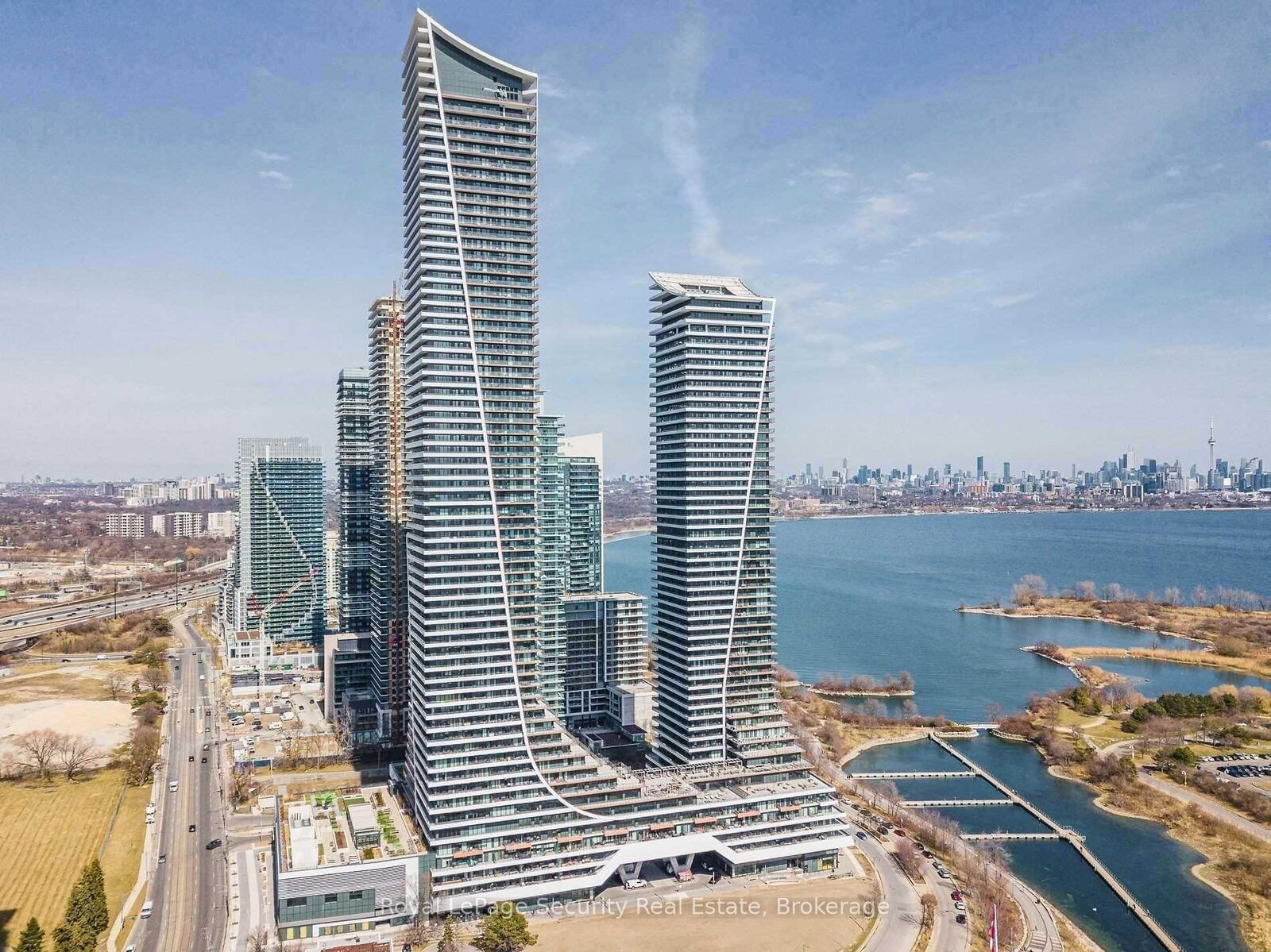 Property Photo:  30 Shore Breeze Drive 1916  ON M8V 0J1 