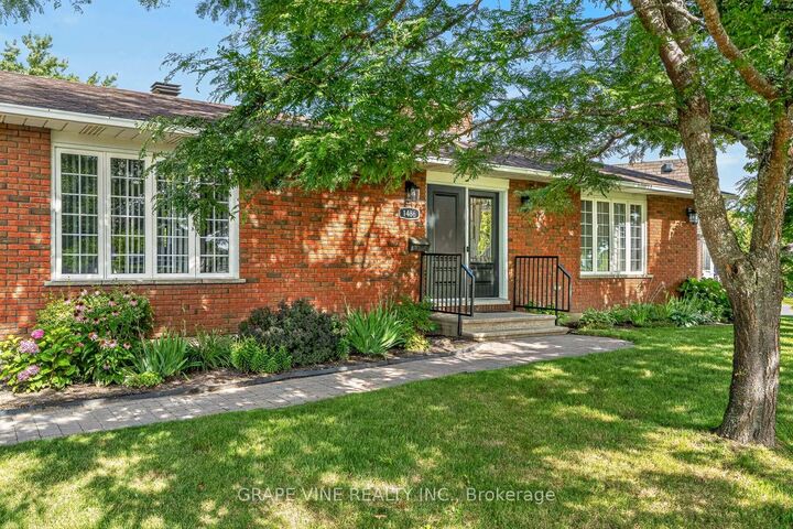 Property Photo:  1486 Ridgebrook Drive  ON K1B 4H1 