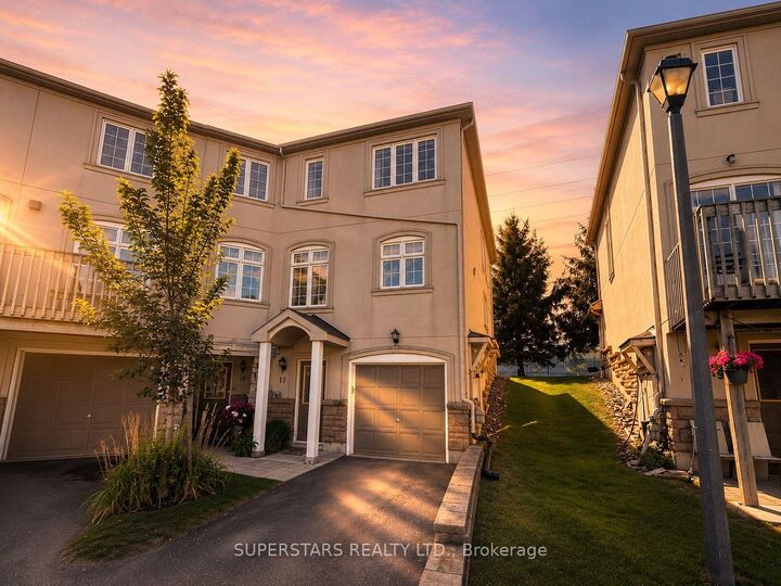 Property Photo:  10 Post Oak Drive 18  ON L4E 4H8 