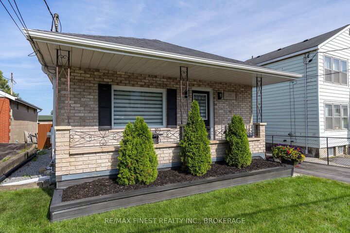 Property Photo:  581 Division Street  ON K7K 4B7 
