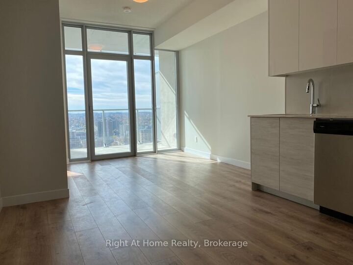 Property Photo:  60 Frederick Street 2113  ON N2H 0C7 