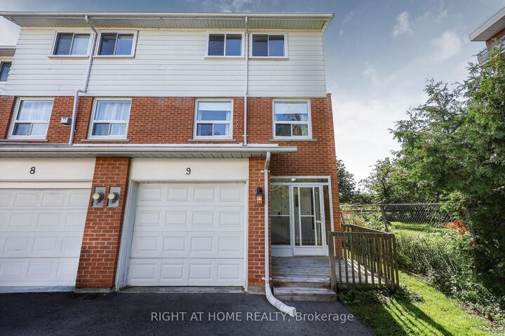 Property Photo: 237 Steel Street 9 ON L4M 2H1