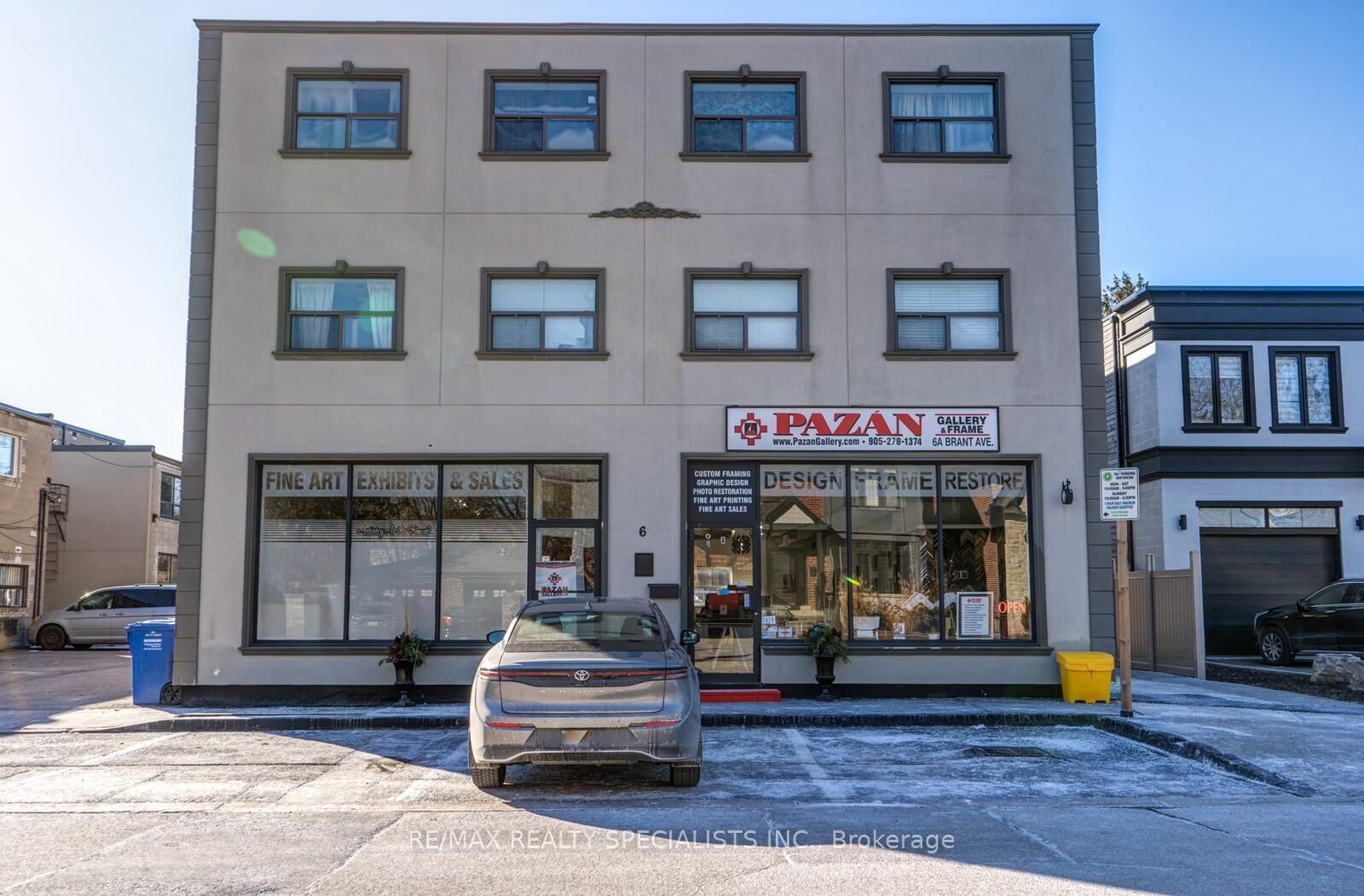 Property Photo: 6 Brant Avenue ON L5G 3N8