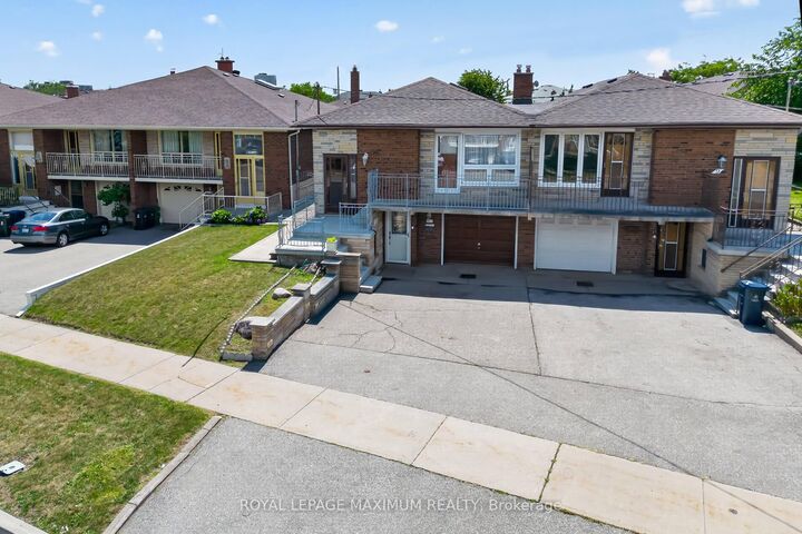 Property Photo: 11 Hisey Crescent ON M3N 1T9