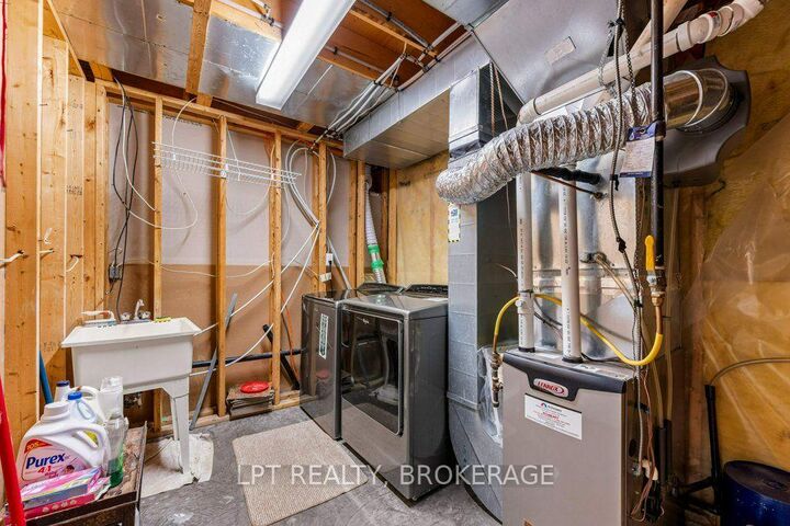 Property Photo:  8 Wilfred Crescent  ON K7K 7G9 