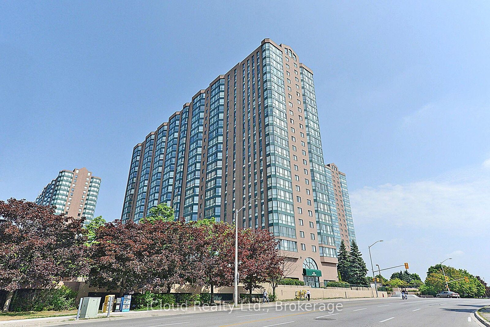 Property Photo:  135 Hillcrest Avenue 1512  ON L5B 4B1 
