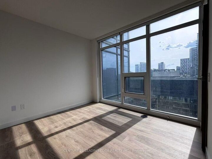 Property Photo:  3 Concord Cityplace Way 2203  ON M5V 0X3 